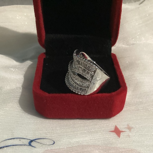 💎18k White Gold Plated Luxurious  Curvy Cz Diamond Weave large Band Ring - Picture 7 of 17